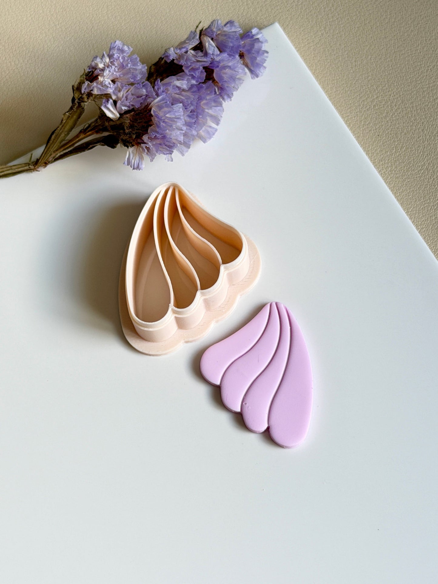 Bold wing | Clay cutter