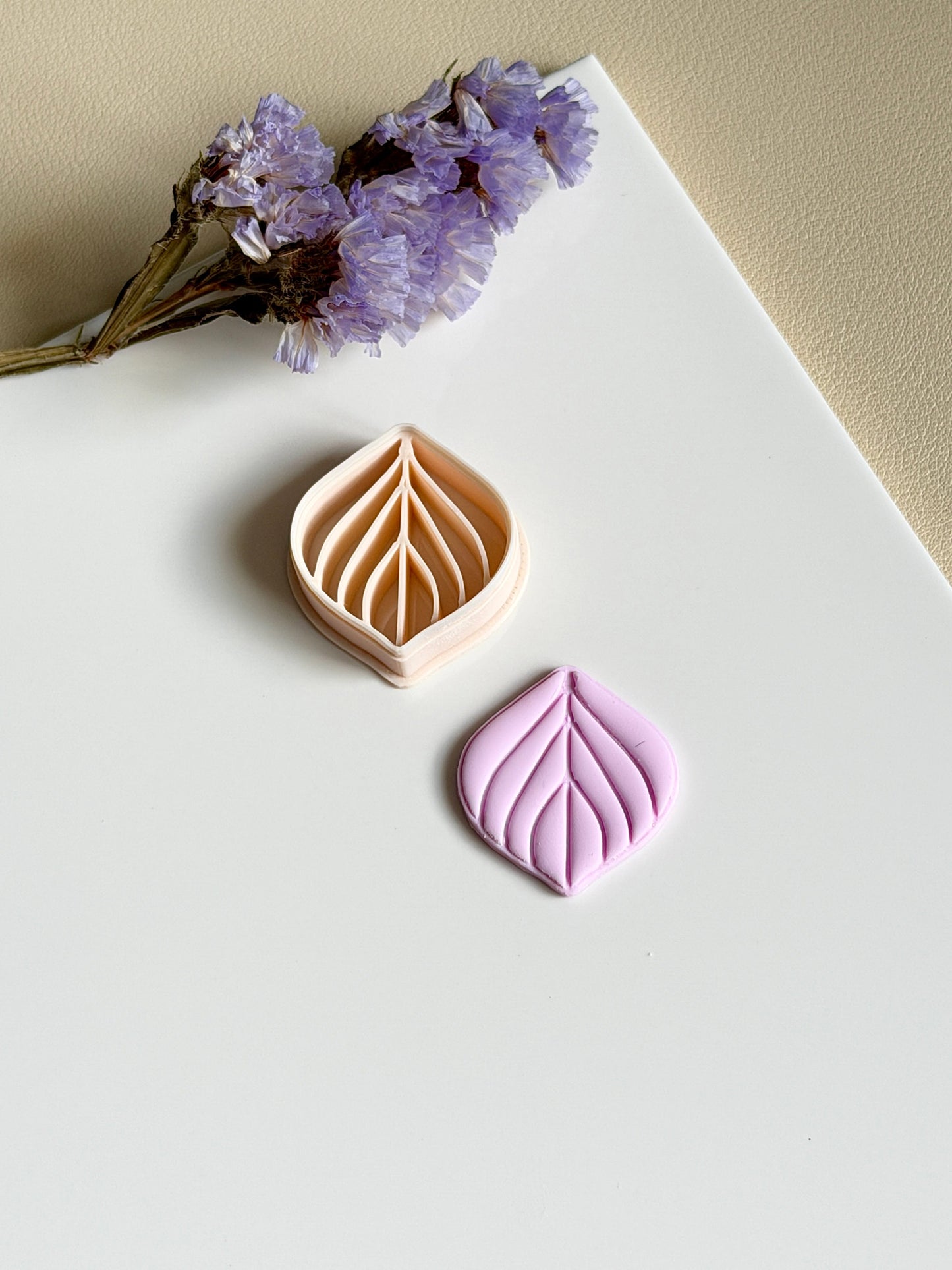 Bold leaf | Clay cutter