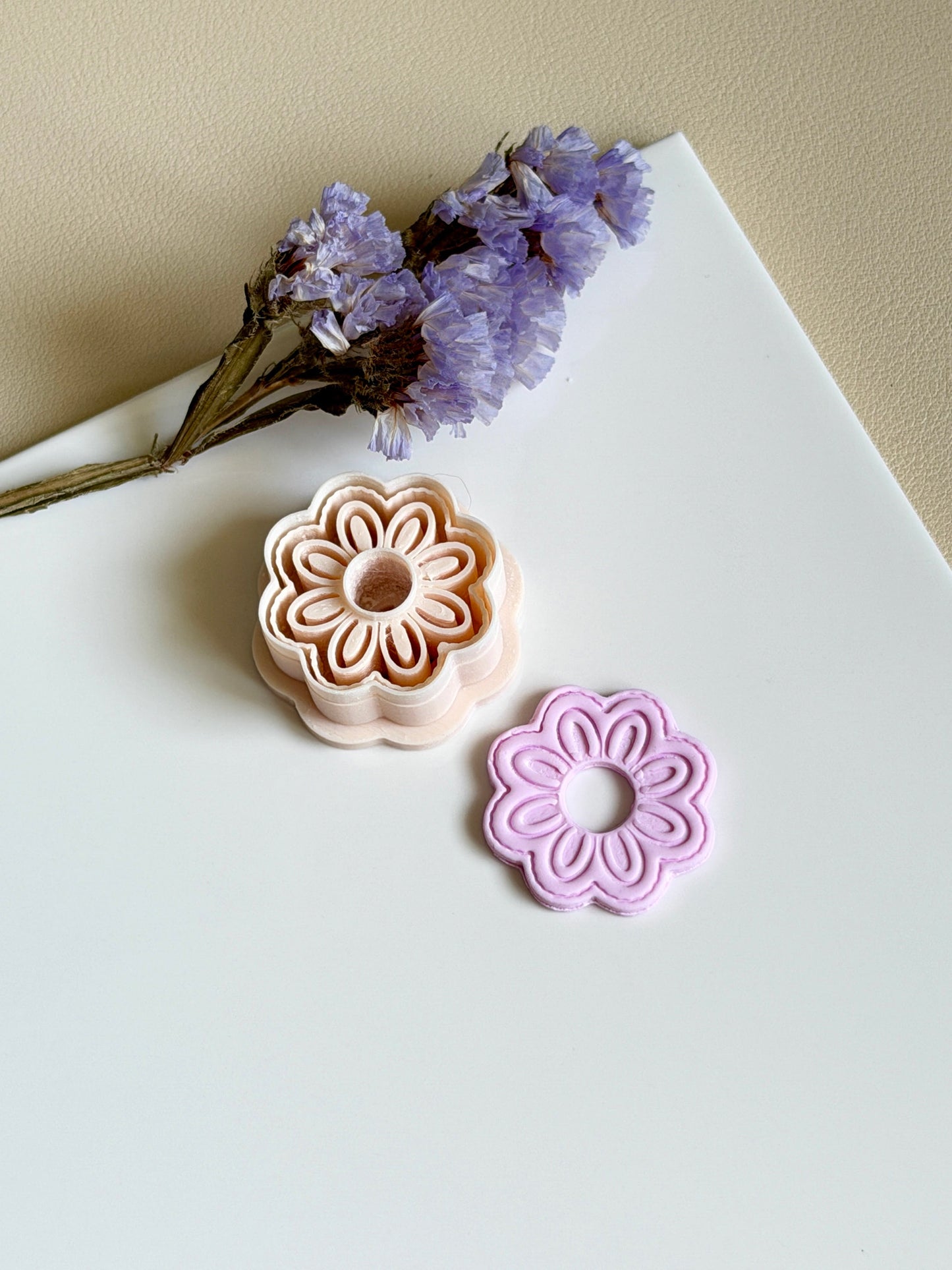 Delicate daisy | Clay cutter