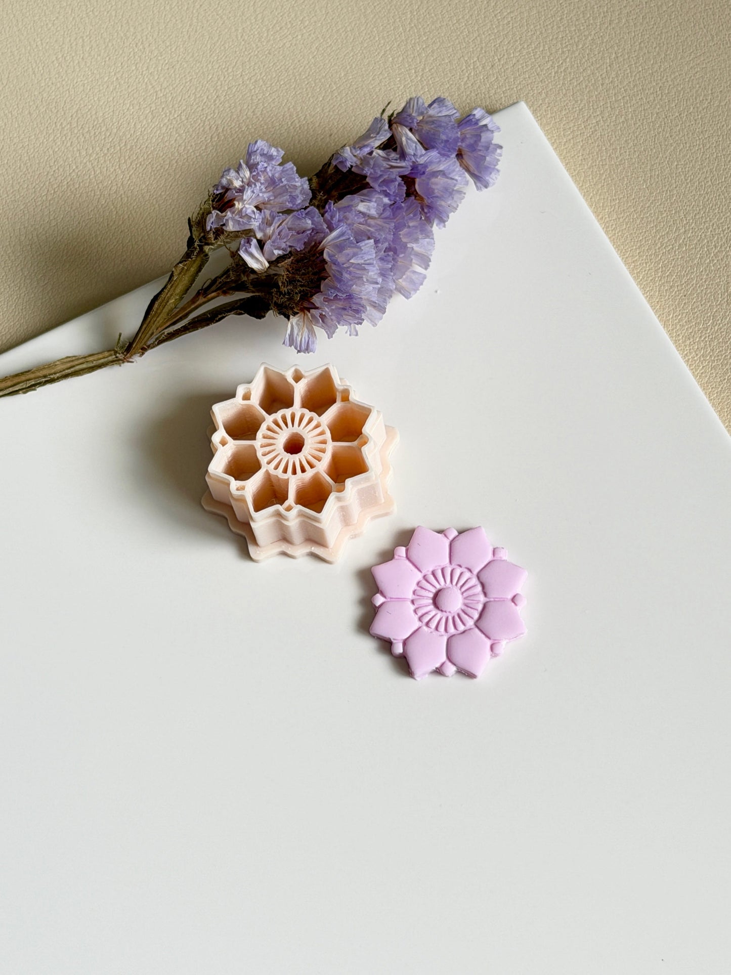 Detailed flower | Clay cutter
